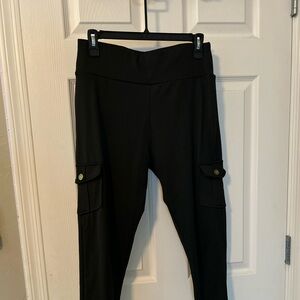 Plain black leggings with pockets